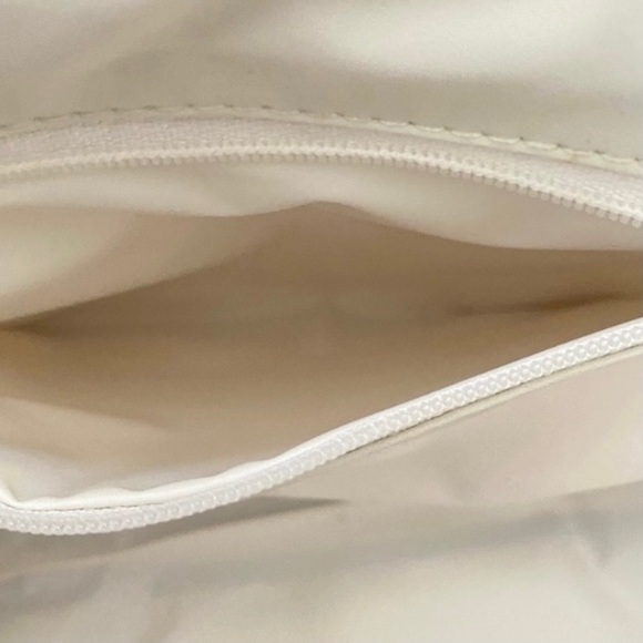 (R) Vintage Gold and White Geometric Pattern Purse With Removable Strap - Picture 6 of 16